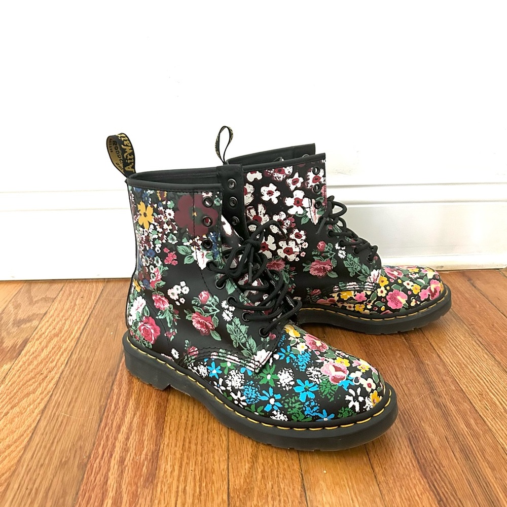 Dr. Martens Women's Floral Black Leather Lace Up Boots Size 9